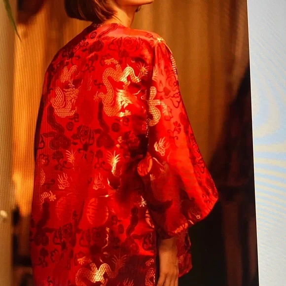 Luxurious Red  and gold Floral Haori Women's Kimono - Picture 2 of 7